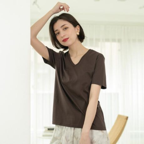 [^ԁF63712210]VN̂悤ɔ炩ȁuVL[X[s}vgpBfނƃVGbgɓOꂵĂx[VbNTVcAҖ]VlbN^CvoIyfUCzEfނƃVGbgɓOꂵĂAꖇŃT}ɂȂ悤ɍx[VbNTVcBE^CgɂȂ肷ȂAXbLƂXg[gȃp^[̃{fBɁA܂肪茩VlbNBE͂Ⓑ߂ɐݒ肵Ax[VbNȂJo[͂Aǂ[hȈۂɌ܂邱̃VGbgłBEXJ[gpc܂ŁACłAEgł܂VGbgBEقǂ悢݂ňꖇł₷AWPbgVc̃CɂyfށzEVN̂悤Ȍ򊴂Ɗ炩uSILKY SUPIMA iVL[X[s}jvgpĂ܂BEAJY̒Ȃł󏭂SUPIMA COTTONiX[s}RbgjgpBE}[ZCYhHƂȉH邱ƂŁA芊炩Ŕ\ʂɎdグJbg\[fނłBEꂩ̋G߂ɊAڐG⊴@\tBEN[ȑfފŃIV[ɂ߂łBEX[X҂݂ɂ邱Ƃœ}AVɂȂɂfފŃC[WPA\Ȃ̂ꂵ|CgłBƖ̊֌WɂAۂFČꍇ܂B܂Ap\REX}[gtHȂǂ̊ɂA኱iƉ摜̃J[قȂꍇ܂B