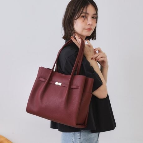 [^ԁFC7114002]ʋΒʊw̃LC߃X^COɍ킹₷IyʂŃ\tgȍfނgpfUCA4g[gobOEyʃVNgpE\ʂɉʂ̂fނȂ̂ŃLYڗɂEtgxg̃fUCƕg̃S[h^p[ciȈہEA4TCYt@C[́E|PbgtŁA̎dɕ֗yfUCz{̂3wdlŉו̎d₷AXbLfUCA4TCYg[gobOBʋ΂ʊw̃LC߃X^COɃsb^ȃfUCłB\ʂɉʊ̂yʍfނgpĂAVN^ĕ\ʂ̉ʊoƂŃLYڗɂA舵̂₷fނłB{̂ɂ͓|PbgtŁAו̎d₷̂|CgłBydlzE|PbgF~2 O~2EA4t@C[ʋΑΉA4t@C[\|\Ɩ̊֌WɂAۂFČꍇ܂B܂Ap\REX}[gtHȂǂ̊ɂA኱iƉ摜̃J[قȂꍇ܂Bd:440g