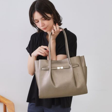 [^ԁFC7114002]ʋΒʊw̃LC߃X^COɍ킹₷IyʂŃ\tgȍfނgpfUCA4g[gobOEyʃVNgpE\ʂɉʂ̂fނȂ̂ŃLYڗɂEtgxg̃fUCƕg̃S[h^p[ciȈہEA4TCYt@C[́E|PbgtŁA̎dɕ֗yfUCz{̂3wdlŉו̎d₷AXbLfUCA4TCYg[gobOBʋ΂ʊw̃LC߃X^COɃsb^ȃfUCłB\ʂɉʊ̂yʍfނgpĂAVN^ĕ\ʂ̉ʊoƂŃLYڗɂA舵̂₷fނłB{̂ɂ͓|PbgtŁAו̎d₷̂|CgłBydlzE|PbgF~2 O~2EA4t@C[ʋΑΉA4t@C[\|\Ɩ̊֌WɂAۂFČꍇ܂B܂Ap\REX}[gtHȂǂ̊ɂA኱iƉ摜̃J[قȂꍇ܂Bd:440g