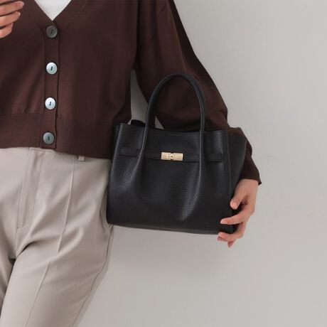 [^ԁFC7114001]2WAYdlꂵI{̑OʃxgfUC̃~hTCYg[gobOEyʍfނgp~hTCYg[gobOELYڗɂʂ̂VNgpE{̏㕔̃xgfUC肰Ȃ|CgE}`t500mlybg{g͖薳܂TCYEO\ȃV_[Xgbv͒߂\E|PbgAו̎dɕ֗yfUCzʋΑΉ\ȏiȈۂ̃~hTCYg[gobOBʂăLYڗɂVNgpBJ̓}OlbgdlŁA}`tȂ̂Ōڈȏ̎[͂܂B{̒㕔ɔzxgfUC肰Ȃ|CgŁAS̓Iɂꂢ߂ȈۂɎdグĂ܂BV_[Xgbv͎O\A߂\ŁAgłD݂̒ɒ߂܂B|PbgtŁA̎d֗Ȃ̂|CgłBydlzE|PbgF~32WAY500mlybg{g[\ȂȂߊ|\|\ʋΑΉƖ̊֌WɂAۂFČꍇ܂B܂Ap\REX}[gtHȂǂ̊ɂA኱iƉ摜̃J[قȂꍇ܂Bd:350g