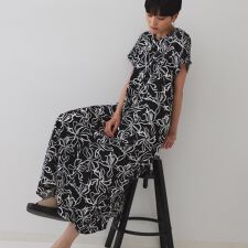 手書き風プリントワンピース【洗濯機洗い可】