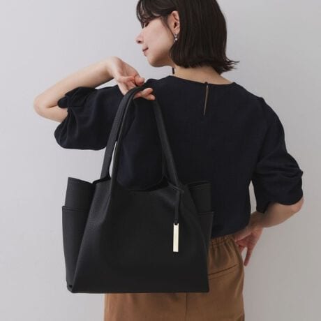 [^ԁFC7114003]dobOɂ߁I}`tőeʂfނ̃g[gobOEyʂ̃VNfނgpE\ʂɉʊ̂fނȂ̂ŃLY≘ꂪڗÂ炢̂|CgE{̑Oʂ̃uh胁^p[c肰ȂfUC|CgEVvȃfUCłǂȃR[fɂ킹₷g[gobOE{̌̓}OlbgdlŊJyE}`LƂĂ̂Ŏ[͂AJ傫̂ŁAƂ̂o₷̂|CgE蕔͌Ɋ|ۂɃSɂAtBbg₷fUCɁE{̑O͂|PbgtŃX}[gtHȂǂƎo̎dɕ֗E{̑ʂɂ̓TCh|Pbgt500mlybg{g܂ݎPȂǂ̎[ɕ֗ydlzE|PbgF8iAOTCh|PbgF2A|PbgF2A|PbgF4jƖ̊֌WɂAۂFČꍇ܂B܂Ap\REX}[gtHȂǂ̊ɂA኱iƉ摜̃J[قȂꍇ܂Bd:505g