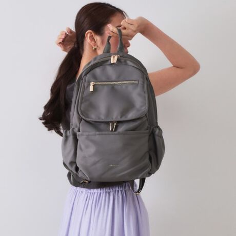 [^ԁFC7114010]ig͂AsȂǉוƂɂIH{@\Ղ̃bNTbNyfUCzEוƂɂ֗A4TCYΉ̃bNTbNE2wfUCŉוd₷AڈȏɎ[͂܂BE{̂́AfC[gɊAH{|GXefނgpĂ܂BETCh̃MU[|Pbgɂ̓ybg{g܂ݎPȂǂ[\Ewʂ̃|PbǵAwʂNbVdlɂȂĂ̂ŁA^ubgRpNgPCȂǂ̎[\EV_[Xgbv͏iȌ̂De[vfނgpA\Ȃ̂|CgłBE{̊Oiwj̃t@Xi[t|Pbg͖{̂Ƃ̊ԂɃL[P[X̎ʂ̂ŗsɂ߂łBE|Pbgɑ̂ŁAוd₷̎[ɕ֗łB|PbgF10iAO|PbgF2AOt@Xi[|PbgF3A|PbgF3At@Xi[|PbgF2jEA4t@C[yHzE̐íA\ʂɂ͂₷\Ă܂BShł͂܂BD琅Z邱Ƃ܂B̌ʂ͉ivIȂ̂ł͂܂BƖ̊֌WɂAۂFČꍇ܂B܂Ap\REX}[gtHȂǂ̊ɂA኱iƉ摜̃J[قȂꍇ܂Bd:610g