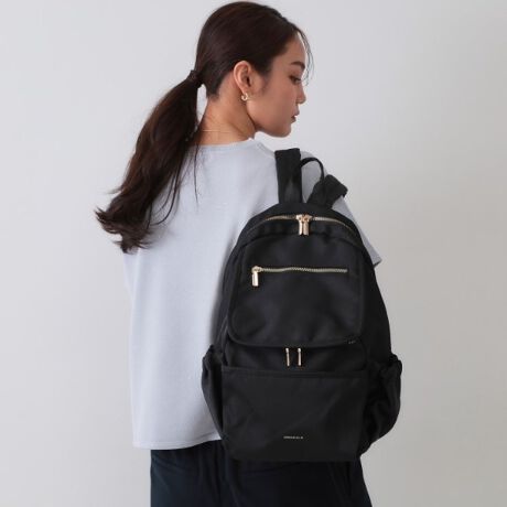 [^ԁFC7114010]ig͂AsȂǉוƂɂIH{@\Ղ̃bNTbNyfUCzEוƂɂ֗A4TCYΉ̃bNTbNE2wfUCŉוd₷AڈȏɎ[͂܂BE{̂́AfC[gɊAH{|GXefނgpĂ܂BETCh̃MU[|Pbgɂ̓ybg{g܂ݎPȂǂ[\Ewʂ̃|PbǵAwʂNbVdlɂȂĂ̂ŁA^ubgRpNgPCȂǂ̎[\EV_[Xgbv͏iȌ̂De[vfނgpA\Ȃ̂|CgłBE{̊Oiwj̃t@Xi[t|Pbg͖{̂Ƃ̊ԂɃL[P[X̎ʂ̂ŗsɂ߂łBE|Pbgɑ̂ŁAוd₷̎[ɕ֗łB|PbgF10iAO|PbgF2AOt@Xi[|PbgF3A|PbgF3At@Xi[|PbgF2jEA4t@C[yHzE̐íA\ʂɂ͂₷\Ă܂BShł͂܂BD琅Z邱Ƃ܂B̌ʂ͉ivIȂ̂ł͂܂BƖ̊֌WɂAۂFČꍇ܂B܂Ap\REX}[gtHȂǂ̊ɂA኱iƉ摜̃J[قȂꍇ܂Bd:610g