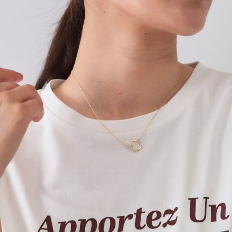 [^ԁFC7134105]VvȂiȈۂ̃V[glbNXyfUCzꂽ傫̈قȂ_uOdȂ荇fUCBVvȂ݊܂B񌳂ɎRɓ݁AX^C̃ANZgɍœKłByȂ|CgzJWATVcɍ킹邱ƂŁAbNXۂ^܂Bʋ΃X^Cɂ̓VcuEX킹Aꂽl̗]To܂BƖ̊֌WɂAۂFČꍇ܂B܂Ap\REX}[gtHȂǂ̊ɂA኱iƉ摜̃J[قȂꍇ܂B