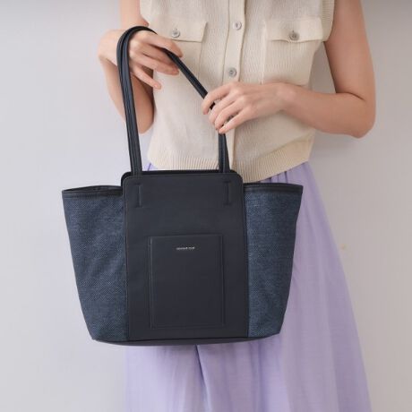 [^ԁFC7114023]|Pbgdɕ֗IʋΑΉ\ȍfރg[gobOE{̂̓LoX̍fނgpAIɃX[XgpĂ܂BE019J[́Ax[X͐̃LoXfނɃubÑX[Xgݍ킹ă[hȈۂɁBE094J[́Ax[X̓fjfނɃlCr[̃X[Xgݍ킹ăgh܂BEA4TCYΉŁAʋ΁Eʊwɂg₷fUCɎdグ܂BE|PbgA̎dɕ֗łB|PbgF9iA|PbgF6jʋΑΉA4TCYΉ|\Ɩ̊֌WɂAۂFČꍇ܂B܂Ap\REX}[gtHȂǂ̊ɂA኱iƉ摜̃J[قȂꍇ܂Bd:545g