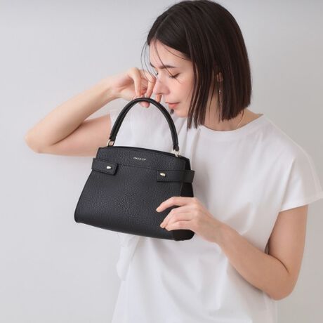 [^ԁFC7114017]2WAYdlꂵI{̑Oʂ̃^p[cfUC̃~jTCYg[gobOEyʍfނgp~jTCYg[gobOELYڗɂʂ̂VNgpE{̏㕔̃^p[cfUC肰Ȃ|CgE}`t500mlybg{g܂TCYEO\ȃV_[Xgbv͒߂\E|PbgtŁAו̎dɕ֗|PbgF2iA|PbgF1jyfUCziȈۂ̃~jTCYg[gobOBʂăLYڗɂVNgpBJ̓}OlbgdlŁA}`tȂ̂Ōڈȏ̎[͂܂B{̒㕔ɔz^p[cfUC肰Ȃ|CgŁAS̓Iɂꂢ߂ȈۂɎdグĂ܂BV_[Xgbv͎O\A߂\ŁAgłD݂̒ɒ߂܂B|PbgtŁA̎d֗Ȃ̂|CgłBfނŃ~hTCYiC71|14018j܂B2WAYyʁʋΑΉ|\ȂȂߊ|\Ɩ̊֌WɂAۂFČꍇ܂B܂Ap\REX}[gtHȂǂ̊ɂA኱iƉ摜̃J[قȂꍇ܂Bd:320g