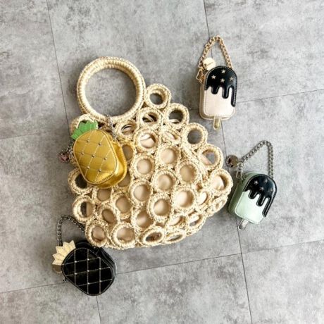 [^ԁFC7194060]pCibvƃACXN[̃fUCV[Y[h߂ĂIgh̃`[ɐVfUCoIE{̂̓^bN̍fނgpEXgbv̓uh̍󂪓^p[ctŁA肰ȂfUC|CgɁEȃTCYȂA}`̂ŃbvCzȂǍׂACe܂܂BEobOɕtăobÕC[hƂĂAfjȂǂ̃xg[vɒʂăX^CÕ|CgɂȂ܂BEgpƂĂł͂ȂAFBւ̃MtgƂĂ߁IEŃghUP鍡GC`IṼACełBfނŃ~jV_[obOiC71|94061ĵpӂ܂ByJ[WJz019ubNnFpCibv^032CG[nFpCibv^104AC{[nFACXN[^120CgO[nFACXN[^Ɩ̊֌WɂAۂFČꍇ܂B܂Ap\REX}[gtHȂǂ̊ɂA኱iƉ摜̃J[قȂꍇ܂B