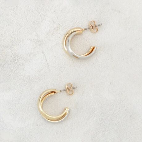 [^ԁFC7134507]yfUCzEVvłȂꂽۂ^郁^2AsAXB2̈قȂ郊OdȂ荇fUCAɓƖvXBj[NłȂAǂȃX^Cɂ킹₷iłByȂ|CgzEJWAȃuEXTVcɑgݍ킹邱ƂŁAVvȂX^CbVȈۂoBɁAtH[}ȑɂ}b`A؂₩YANZgƂĊ􂵂܂Bd˕tɂghX^COy߂Ag̗ǂACełBƖ̊֌WɂAۂFČꍇ܂B܂Ap\REX}[gtHȂǂ̊ɂA኱iƉ摜̃J[قȂꍇ܂B