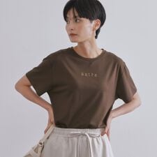 メタリック刺繍ロゴTシャツ【接触冷感／洗濯機洗い可】