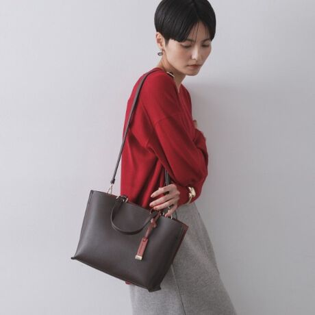 [^ԁFC7114028]lC̖iobOɐVFoI2WAYdlIoCJ[|Cg̃~hTCYg[gobOEƂ\ʊ̍fނgpEʋ΂ɂʊwɂΉ\Ȃꂢ߃VvfUCE{̃TCh̔zFfUCVNȈہEO\ȃOV_[t2WAYdlEOV_[͎₷ɒ߂\E500mlybg{gcɂɂ[́E|PbgAו̎dɕ֗  |PbgF4iA|PbgF2jyJ[WJz`R[O[ x CgO[i514jubN x Jx[Wi519j_[NuE x Ki544jx[W x Cgx[Wi552jx[sN x Ci574jX[Nu[ x Cgu[i892j892J[͈ꕔX܂ECJ[łByfUCzʋΒʊw̃LC߃X^COɍ킹₷XbLfUC̃~hTCYg[gobOBn̔zFg|CgŁAꂢ߂ȈۂɎdグ܂B{̑OɕtĂO|PbǵAgѓdbJ[hP[X͂߂Ƃ̎[ɕ֗ŁA{̒̃t@Xi[ɂ500mlTCỸybg{g[\Ȃ̂|CgłBO\ȃOV_[t2WAYdlȂ̂ŁApr⃉CtX^Cɍ킹Ďg\łBʋΑΉ500mlybg{g[\|Pbg聡V_[Xgbvt2WAYdlƖ̊֌WɂAۂFČꍇ܂B܂Ap\REX}[gtHȂǂ̊ɂA኱iƉ摜̃J[قȂꍇ܂Bd:460g