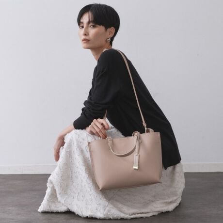 [^ԁFC7114028]lC̖iobOɐVFoI2WAYdlIoCJ[|Cg̃~hTCYg[gobOEƂ\ʊ̍fނgpEʋ΂ɂʊwɂΉ\Ȃꂢ߃VvfUCE{̃TCh̔zFfUCVNȈہEO\ȃOV_[t2WAYdlEOV_[͎₷ɒ߂\E500mlybg{gcɂɂ[́E|PbgAו̎dɕ֗  |PbgF4iA|PbgF2jyJ[WJz`R[O[ x CgO[i514jubN x Jx[Wi519j_[NuE x Ki544jx[W x Cgx[Wi552jx[sN x Ci574jX[Nu[ x Cgu[i892j892J[͈ꕔX܂ECJ[łByfUCzʋΒʊw̃LC߃X^COɍ킹₷XbLfUC̃~hTCYg[gobOBn̔zFg|CgŁAꂢ߂ȈۂɎdグ܂B{̑OɕtĂO|PbǵAgѓdbJ[hP[X͂߂Ƃ̎[ɕ֗ŁA{̒̃t@Xi[ɂ500mlTCỸybg{g[\Ȃ̂|CgłBO\ȃOV_[t2WAYdlȂ̂ŁApr⃉CtX^Cɍ킹Ďg\łBʋΑΉ500mlybg{g[\|Pbg聡V_[Xgbvt2WAYdlƖ̊֌WɂAۂFČꍇ܂B܂Ap\REX}[gtHȂǂ̊ɂA኱iƉ摜̃J[قȂꍇ܂Bd:460g