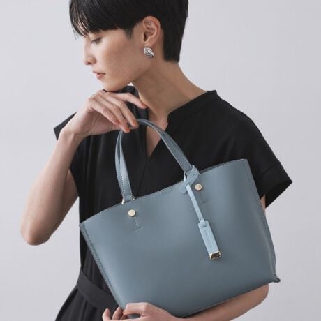 [^ԁFC7114028]lC̖iobOɐVFoI2WAYdlIoCJ[|Cg̃~hTCYg[gobOEƂ\ʊ̍fނgpEʋ΂ɂʊwɂΉ\Ȃꂢ߃VvfUCE{̃TCh̔zFfUCVNȈہEO\ȃOV_[t2WAYdlEOV_[͎₷ɒ߂\E500mlybg{gcɂɂ[́E|PbgAו̎dɕ֗  |PbgF4iA|PbgF2jyJ[WJz`R[O[ x CgO[i514jubN x Jx[Wi519j_[NuE x Ki544jx[W x Cgx[Wi552jx[sN x Ci574jX[Nu[ x Cgu[i892j892J[͈ꕔX܂ECJ[łByfUCzʋΒʊw̃LC߃X^COɍ킹₷XbLfUC̃~hTCYg[gobOBn̔zFg|CgŁAꂢ߂ȈۂɎdグ܂B{̑OɕtĂO|PbǵAgѓdbJ[hP[X͂߂Ƃ̎[ɕ֗ŁA{̒̃t@Xi[ɂ500mlTCỸybg{g[\Ȃ̂|CgłBO\ȃOV_[t2WAYdlȂ̂ŁApr⃉CtX^Cɍ킹Ďg\łBʋΑΉ500mlybg{g[\|Pbg聡V_[Xgbvt2WAYdlƖ̊֌WɂAۂFČꍇ܂B܂Ap\REX}[gtHȂǂ̊ɂA኱iƉ摜̃J[قȂꍇ܂Bd:460g