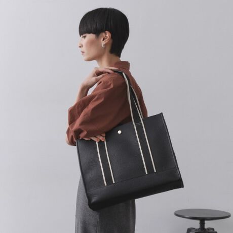 [^ԁFC7114048]Owdlŉו̎dɕ֗I}`tŎ[͂˔A4TCỸg[gobOE{̂͌yʂ̃VNfނgpE\ʂɉʂfފŁALY≘ꂪڗɂ̂|CgE蕔̓Ce[vgpAx[VbNACeȂ炳肰ȂfUCANZgɁE{̂͂dl3wɕĂAו̎dɕ֗łE}`tŌڈȏɎ[͂܂EA4TCYt@C薳܂TCY E|PbgAׂȉו̎dɕ֗łfނŁA~hTCYg[gobOiC71[14047ĵ܂BydlzE|PbgF~3 O~1EA4t@C[ʋΑΉ|\A4t@C[\Ɩ̊֌WɂAۂFČꍇ܂B܂Ap\REX}[gtHȂǂ̊ɂA኱iƉ摜̃J[قȂꍇ܂Bd:550g