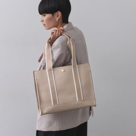 [^ԁFC7114048]Owdlŉו̎dɕ֗I}`tŎ[͂˔A4TCỸg[gobOE{̂͌yʂ̃VNfނgpE\ʂɉʂfފŁALY≘ꂪڗɂ̂|CgE蕔̓Ce[vgpAx[VbNACeȂ炳肰ȂfUCANZgɁE{̂͂dl3wɕĂAו̎dɕ֗łE}`tŌڈȏɎ[͂܂EA4TCYt@C薳܂TCY E|PbgAׂȉו̎dɕ֗łfނŁA~hTCYg[gobOiC71[14047ĵ܂BydlzE|PbgF~3 O~1EA4t@C[ʋΑΉ|\A4t@C[\Ɩ̊֌WɂAۂFČꍇ܂B܂Ap\REX}[gtHȂǂ̊ɂA኱iƉ摜̃J[قȂꍇ܂Bd:550g