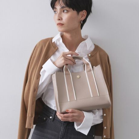 [^ԁFC7114047]ƂɂyʁI}`tŎ[͂˔~hTCỸg[gobOE{̂͌yʂ̃VNfނgpE\ʂɉʂfފŁALY≘ꂪڗɂ̂|CgE蕔̓Ce[vgpAx[VbNACeȂ炳肰ȂfUCANZgɁE}`tŌڈȏɎ[͂܂E500mlybg{g܂TCYEO\ȃV_[Xgbvt2WAYdlEV_[Xgbv͒\łE|PbgAׂȉו̎dɕ֗łfނŁAA4TCYΉg[gobOiC71[14048ĵ܂BydlzE|PbgF~2 O~1yʁ2WAYȂȂߊ|\|\500mlybg{g[\Ɩ̊֌WɂAۂFČꍇ܂B܂Ap\REX}[gtHȂǂ̊ɂA኱iƉ摜̃J[قȂꍇ܂Bd:385g