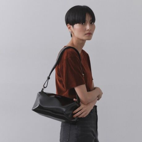 [^ԁFC7114053]gh̃ChVGbgVNI2WAYdl̃XNGA{XgobOE{̂́AGifނgpE{̏㕔̃uhS肰ȂfUC|CgEV_[Xgbv͒\ŁA|łȂȂߊ|ł܂BE}`̂鉡VGbgȂ̂Ŏ[͂A500mlybg{g܂܂BE|Pbgtōׂȉו̎dɕ֗łBydlzE|PbgF~2|Pbgt2WAY|\ȂȂߊ|\500mlybg{g[\Ɩ̊֌WɂAۂFČꍇ܂B܂Ap\REX}[gtHȂǂ̊ɂA኱iƉ摜̃J[قȂꍇ܂Bd:340g