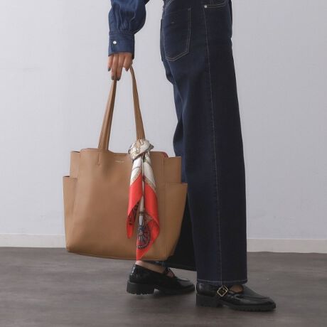 [^ԁFC7114042]XJ[ttIghƎ[͂ǂ킹A4TCYΉg[gobOEiȃZ~}bg̃X[XfނgpBE̓XG[h̕ōȈۂłBEO\ȃVN̂炩̃XJ[ttŁAx[VbNȃobOɃANZgƃghvXBE{̃tg㕔̃uhS󂪂肰ȂfUC|CgBEA4TCYt@C[́BEeɊO|PbgtĂA500mlybg{g܂ݎPȂƎô̎[ɕ֗łBEɂ|PbgtĂ̂ŁAׂȉו̎dɕ֗Ȃ̂|CgłB|PbgF5iA|PbgF3jyJ[WJz019ubNn obOFubNAXJ[tFlCr[n044uEn obOFuEAXJ[tFIWn052x[Wn obOFx[WAXJ[tFbhn|Pbg聡A4TCYΉ|\XJ[ttƖ̊֌WɂAۂFČꍇ܂B܂Ap\REX}[gtHȂǂ̊ɂA኱iƉ摜̃J[قȂꍇ܂Bd:410g