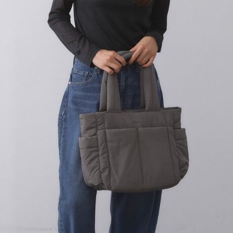 [^ԁFC7114037]eʂȂ̂ɌyĂo◷sɂ҂I|Pbgŋ@\̂yʃJWA2WAYrbOg[gEJWAȂiȃVvfUC2WAYrbOg[gE悢ӂ݁iptB[ĵfނgpEyʂȂ̂ŁAo◷sɂ߁IEO\ȃV_[Xgbvt2WAYdlEV_[Xgbv͒\Ê̕ŁAɊ|ƂɈ芴܂EJ̓t@Xi[JdlŁAוяoȂSEA4TCY薳AƂsɂΉł[́EOwʂ̃|Pbgɂ̓L[P[X̃nhʂƂ\E|PbgAו̎dɕ֗ yfUCzgĥӂ݂̂fނgpy2WAYdl̃rbOTCYg[gobOBɎ[͂AƂsɂ߂łBOwʂ̃|Pbgɂ̓L[P[X̃nhʂƂ\łB|PbgAׂȉו̎dɕ֗ŁAO|PbǵAƎogѓdbȂǂ̎[ɕ֗łB蕔͑߂ȃfUCŁAɂۂɈ芴܂BO\ȃV_[Xgbvt2WAYdlŁAV_[Xgbv͒\Ȃ̂|CgłBfނŁA500mlybg{g[\ȃTCỸ~hV_[iC71|14036ĵ܂BydlzE|PbgF~6 O~52WAYgxobOA4TCYΉ\|Pbg聡yʁ|\Ɩ̊֌WɂAۂFČꍇ܂B܂Ap\REX}[gtHȂǂ̊ɂA኱iƉ摜̃J[قȂꍇ܂Bd:420g