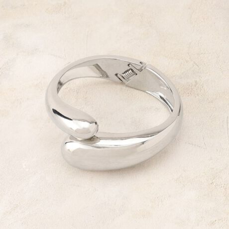 [^ԁFC7134201]茳ɑ݊ooOyfUCz悪j[NȃfUC̃^oOBꂽVGbg茳ɃGKgȈۂ^AVvȃX^CɃANZg܂ByȂ|CgzJWAȃgbvXhXɍ킹āA茳؂₩ɉoBd˕tɂKĂÃoOuXbgƂ̃R[fBl[gyނƂł܂BƖ̊֌WɂAۂFČꍇ܂B܂Ap\REX}[gtHȂǂ̊ɂA኱iƉ摜̃J[قȂꍇ܂B