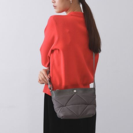 [^ԁFC7114033]yʂꂵIoɕ֗ȃ~jV_[g[gobOlCobȎfނAbvf[gI荂ȈۂɁIEgCAÕpb`[NfUCVNEJWAȂÃOOe[vؑւiȈہEV_[͒\E500mlybg{gۂ[́E|PbgAו̎dɕ֗  |PbgF4iA|PbgF2A|PbgF2jyfUCzH~ɂ҂ȃpb`[NfUC~jV_[obOBV_[͌̂OOe[vŐ؂ւāAiłƂꂢ߂ȈہB\Ȃ̂|CgłBڈȏɎ[͂A500mlybg{gۂ܂܂B|PbgAׂו̎[ɕ֗łB500mlybg{g[\|Pbg聡yʁ|\ȂȂߊ|\Ɩ̊֌WɂAۂFČꍇ܂B܂Ap\REX}[gtHȂǂ̊ɂA኱iƉ摜̃J[قȂꍇ܂Bd:275g