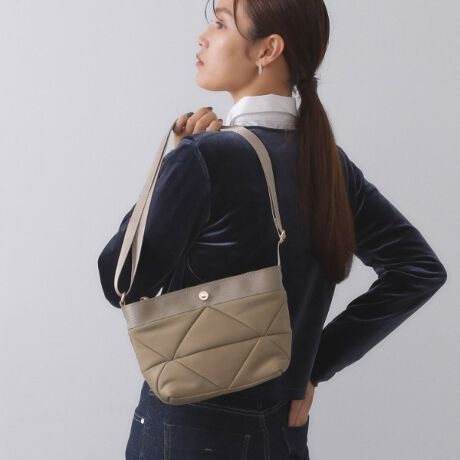 [^ԁFC7114033]yʂꂵIoɕ֗ȃ~jV_[g[gobOlCobȎfނAbvf[gI荂ȈۂɁIEgCAÕpb`[NfUCVNEJWAȂÃOOe[vؑւiȈہEV_[͒\E500mlybg{gۂ[́E|PbgAו̎dɕ֗  |PbgF4iA|PbgF2A|PbgF2jyfUCzH~ɂ҂ȃpb`[NfUC~jV_[obOBV_[͌̂OOe[vŐ؂ւāAiłƂꂢ߂ȈہB\Ȃ̂|CgłBڈȏɎ[͂A500mlybg{gۂ܂܂B|PbgAׂו̎[ɕ֗łB500mlybg{g[\|Pbg聡yʁ|\ȂȂߊ|\Ɩ̊֌WɂAۂFČꍇ܂B܂Ap\REX}[gtHȂǂ̊ɂA኱iƉ摜̃J[قȂꍇ܂Bd:275g