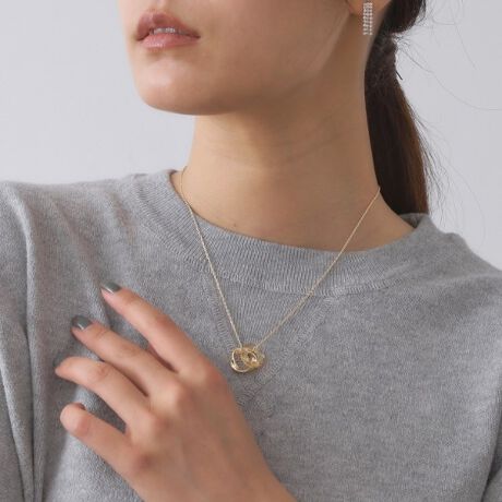 [^ԁFC7134150]^ƃNA|킹_uÕlbNXyfUCz^OƃNAOdȂ荇_uOfUC̃lbNXBّfނ̑gݍ킹Ɠ̖͂𐶂ݏoAVvȃX^CɐꂽANZg܂ByȂ|CgzVvȃgbvXhXɍ킹āAX^COɉsvXB_uÕfUCW߁ÃANZT[Ƃ̏d˕ty߂iłBƖ̊֌WɂAۂFČꍇ܂B܂Ap\REX}[gtHȂǂ̊ɂA኱iƉ摜̃J[قȂꍇ܂B