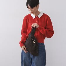 メタルチャーム付きラメニットバッグ