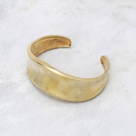 [^ԁFC7134202]r؂₩ɍʂ傫߂̃^oOyfUCz݊̂傫߂̃^oÓAVvȂꂽfUCBāAX^COɃANZg܂ByȂ|CgzJWAȃR[fBl[gItBXX^Cɍ킹邱ƂŁAꂽۂoBd˕tɂKĂALV[Ŋ􂷂ACełBƖ̊֌WɂAۂFČꍇ܂B܂Ap\REX}[gtHȂǂ̊ɂA኱iƉ摜̃J[قȂꍇ܂B