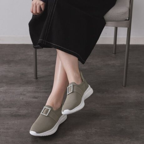 [^ԁFC7124008]yIrW[fUC؂₩ȃjbgXj[J[EiȈۂ̃rW[tyʃXj[J[BE{̒̃rW[tobN؂₩ȃfUCBEjbgXj[J[Ȃ̂őɂtBbgBENbV̍~őǍDBE~͎O\Ȃ̂ŁAg̍D݂̒~ɓւ邱Ƃ\łBEߏւ̂ołȂAsȂǂɂ߂ȃACełByfUCz؂₩ȃrW[p[c|Cg̃jbgXj[J[B{̂̓jbgfނgpA|CgɃrW[̏obNgpAiȂ߂vXBgh̃rW[L[[hAyʂjbgfނőւ̃tBbg܂Big͂Asɂ߂̃Xj[J[łBpcX^CɂXJ[gX^Cɂ킹₷fUCŁAV[Y킸ɗĂ܂ByʁƖ̊֌WɂAۂFČꍇ܂B܂Ap\REX}[gtHȂǂ̊ɂA኱iƉ摜̃J[قȂꍇ܂Bd:03(24.0~24.5cm)Б190g