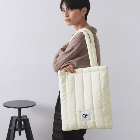 [^ԁFC7114063]yʂA4TCYΉATCYꂵIC͂ATuobOp\RobOƂĂ֗ȃg[gobOE{̂̓XgCvLgH{fނgpBEӂ݁iptB[ĵfނŁAyʂȂ̂ŁAo◷sɂ߁IEA4TCYΉŁA13C`x̃m[gPC[\łBEO\Ȑ^Jri`[tBE|PbgtŁAׂȉו̎dɕ֗łB|PbgF3A4TCYΉyʁƖ̊֌WɂAۂFČꍇ܂B܂Ap\REX}[gtHȂǂ̊ɂA኱iƉ摜̃J[قȂꍇ܂Bd:195g