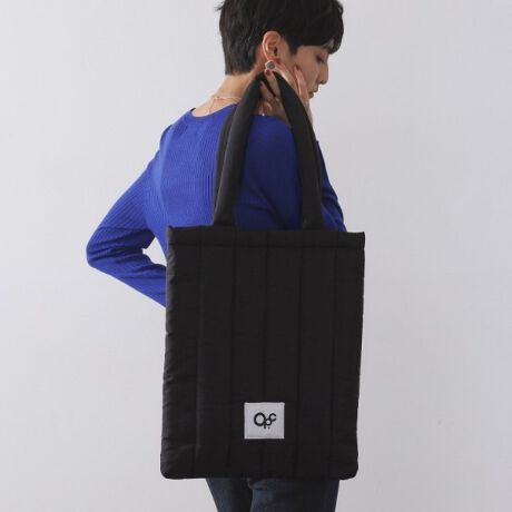 [^ԁFC7114063]yʂA4TCYΉATCYꂵIC͂ATuobOp\RobOƂĂ֗ȃg[gobOE{̂̓XgCvLgH{fނgpBEӂ݁iptB[ĵfނŁAyʂȂ̂ŁAo◷sɂ߁IEA4TCYΉŁA13C`x̃m[gPC[\łBEO\Ȑ^Jri`[tBE|PbgtŁAׂȉו̎dɕ֗łB|PbgF3A4TCYΉyʁƖ̊֌WɂAۂFČꍇ܂B܂Ap\REX}[gtHȂǂ̊ɂA኱iƉ摜̃J[قȂꍇ܂Bd:195g