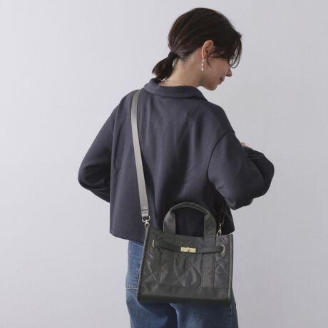 [^ԁFC7114057]500mlybg{g[\Ioɕ֗Ȍyʂꂢ߃LeBO~hTCYV_[obOE_C^̃LeBOfUCꂢ߂ȈہEO\ȃV_[Xgbvt2WAYdlEXNGA^̃~hTCYobOŃ}`tERpNgȃTCYȂ500mlybg{g[́E|PbgAׂȉו̎dɕ֗  |PbgF4iA|PbgF2jyfUCzoɕ֗ȃ~hTCỸV_[obOɃ_CLeBOfUCoB\ʒ̃^p[ciȈۂ̃fUCłBÂJ[Ȃ肪ȏH~̃X^COɁALeBOfUC̃obO킹ƁAʂ̂\ʊANZgɂȂ肨߂łB~hTCY͂oɎg₷֗ȃTCYŁA500mlybg{g[\łBO\ȃV_[Xgbvt2WAYdlȂ̂|CgBɂۂɃSAtBbgĎĂ邷ƂfUCɎdグA߂\Ȃ̂ŁAD݂̒łgp܂BfނA4TCYg[gobOiC71|14058j܂B500mlybg{g[\|Pbg聡2WAY|\΂ߊ|\Ɩ̊֌WɂAۂFČꍇ܂B܂Ap\REX}[gtHȂǂ̊ɂA኱iƉ摜̃J[قȂꍇ܂Bd:360g