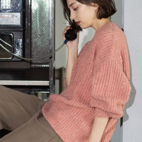 [^ԁFN0214005]ƂI[o[VGbg|CgBXpR[̂߂؂₩ȃjbgvI[o[yfUCzENV[ȕ͋CŒȂAI[o[VGbg̃jbggbvXBEXpR[̎gpĂA߂؂₩ȈꖇBEVvō킹₷N[lbNŁAꖇł͂AnClbNCi[VcȂǂd˒C[hX^C߂łBEC[h₷ƂTCY|CgBEƂ̂fUCȂ̂ŁApc͂ATeXJ[gȂǂ킹X^COoł܂ByfށzEE[̃~hQ[WgpĂAӂӂ튴┲̂邴芴y߂fފBEXpR[̎gpĂA~̃R[fBl[g؂₩ɌĂ邫߂̂ꖇłBƖ̊֌WɂAۂFČꍇ܂B܂Ap\REX}[gtHȂǂ̊ɂA኱iƉ摜̃J[قȂꍇ܂B