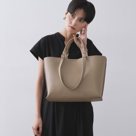 [^ԁFC7114031]dobOɂ߁I2WAYdllԍHwɊÂfUCA4TCYg[gobOEVNfނgpE\ʂɉʊ̂fނȂ̂ŃLY≘ꂪڗÂ炢̂|CgE{̑Oʂ̓uhS肰ȂfUC|CgEVvȃfUCłǂȃR[fɂ킹₷g[gobOE{̌̓}OlbgdlŊJyEA4TCYt@C薳܂TCYE蕔̓V[gƃO2WAYdlEO蕔͌Ɋ|ۂɃSɂfUCɁE|PbgAו̎dɕ֗ł|PbgF4iAt@Xi[|PbgF1jylԍHw|CgzE₷₷`̃nh ỄCɃtBbgʃJ[udlfނ2WAYdl̃~hTCYg[gobOiC71|14030j܂BydlzE|PbgF4iAt@Xi[|PbgF1jEA4t@C[Ɩ̊֌WɂAۂFČꍇ܂B܂Ap\REX}[gtHȂǂ̊ɂA኱iƉ摜̃J[قȂꍇ܂Bd:460g