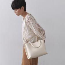 【2WAY人間工学】ソフトシュリンク合皮ミドルサイズトートバッグ