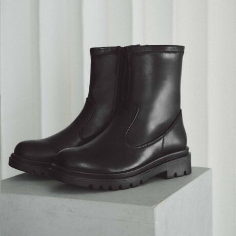 [^ԁFC7124023]hdlIXgb`̌̃hbLOfUCƃ^N\[N[Ȉۂ̃ghV[gu[cE^N\[gph߂Ȉۂ̃fUCE{͍̂fނgpE{̓̓W[WfނgpđǍDE~͒ᔽNbVEhdlłƂJ̓Ȃǂɂ𗧂ACełyfUCzJWAȃX^COɍ킹₷TChWbvdl̃u[cłBy₩ȃXJ[gƍ킹ăX^CÕoXƂAgh̃fjJ[Spcƍ킹X^COɂ߂łBɃW[WfނgpA~ɂ͒ᔽfނgpėSn̗ǂɂ܂BhghƖ̊֌WɂAۂFČꍇ܂B܂Ap\REX}[gtHȂǂ̊ɂA኱iƉ摜̃J[قȂꍇ܂Bd:03(24.0~24.5cm)Б365g