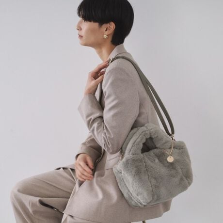 [^ԁFC7114066]H~[h܂tFCNt@[ANZT[oŊy߂V_[obOEfUC̃~hTCYg[gobOBEi؂₩Ȉۂ̖ё̒tFCNt@[gpBEO\ȃOV_[t2WAYdlBE500mlybg{g܂TCYBE|Pbgtŏ̎dɕ֗łByfUCzё̂{[Ղ̃tFCNt@[gp2WAYV_[g[gobOłBO\ȍfނ̃OV_[tŁA2WAYdlȂ̂|CgBVNX^COɍ킹₷J[𒆐SƂ4FWJŁAÂȂ肪ȏH~R[fɃghvX܂B`R[O[ŏnTɂAJuEItzCgŏ_炩GߊoĂA~gO[ŃX^CÕ|CgɂĂBgpƂ2F₨FBւ̃v[gɂ߂łB2WAYtFCNt@[ydlzE|PbgF~1Ɩ̊֌WɂAۂFČꍇ܂B܂Ap\REX}[gtHȂǂ̊ɂA኱iƉ摜̃J[قȂꍇ܂Bd:280g(TvTCY)