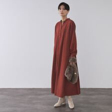 バックプリーツワンピース【洗濯機OK】