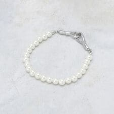 オペークドットクリップ(OPAQUE.CLIP)のフェイクパールフック付きブレスレット