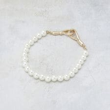 オペークドットクリップ(OPAQUE.CLIP)のフェイクパールフック付きブレスレット