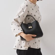 【2WAY】サフィアーノ調ミドルワンハンドルバッグ