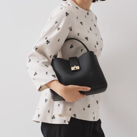 [^ԁFC7115002]Zj[V[ɂΉ\ȏinhobOETtBA[m̏iȌ^vgpE^fނȂ̂ŃLY≘ꂪڗɂEO\ȃOV_[t2WAYdlE500mlybg{g[́E͒d؂̃t@Xi[|Pbgtŉו̎dɕ֗yfUCzZj[V[ł͂ȂAig₷2WAYnhobOBiȈۂ̌^vgpALY≘ꂪڗɂ̂|CgłBO\ȃOV_[t2WAYdlŁAX^COV[ɍ킹ĎAW܂BRpNgȃTCYȂA500mlybg{g[͂܂BtH[}ȃV[̃X^COɂAfjȂǂ̃JWAȃX^COɂ킹₷fUCobOłBfނA4TCYg[gobOiC71|15003ĵ܂B2WAY500mlybg{g[\Ɩ̊֌WɂAۂFČꍇ܂B܂Ap\REX}[gtHȂǂ̊ɂA኱iƉ摜̃J[قȂꍇ܂Bd:355g(TvTCY)