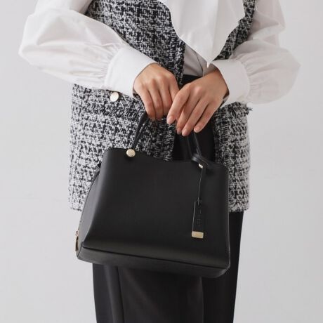 [^ԁFC7115004]2WAYdlIZj[V[ɂΉ\ȃ~hTCY{XgobOEƂ\ʊ̍fނgpEʋ΂ɂʊwɂΉ\Ȃꂢ߃VvfUCEO\ȃOV_[t2WAYdlEOV_[͎₷ɒ߂\E500mlybg{g[́E|PbgAו̎dɕ֗yfUCzʋΒʊw̃LC߃X^COɍ킹₷XbLfUC̃~hTCỸ{XgobOBZ~}bgȎ̍fނgpAZj[Ȃǂɂg悤ȁA肫ꂢ߂ȈۂɎdグ܂B{̑OɕtĂO|PbǵAgѓdbJ[hP[X͂߂Ƃ̎[ɕ֗ŁA{̒̃t@Xi[ɂ500mlTCỸybg{g[\Ȃ̂|CgłBO\ȃOV_[t2WAYdlȂ̂ŁApr⃉CtX^Cɍ킹Ďg\łB500mlybg{g[\|Pbgi~2jV_[Xgbvt2WAYdlƖ̊֌WɂAۂFČꍇ܂B܂Ap\REX}[gtHȂǂ̊ɂA኱iƉ摜̃J[قȂꍇ܂Bd:415g(TvTCY)