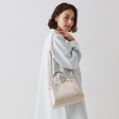 [^ԁFC7115004]2WAYdlIZj[V[ɂΉ\ȃ~hTCY{XgobOEƂ\ʊ̍fނgpEʋ΂ɂʊwɂΉ\Ȃꂢ߃VvfUCEO\ȃOV_[t2WAYdlEOV_[͎₷ɒ߂\E500mlybg{g[́E|PbgAו̎dɕ֗yfUCzʋΒʊw̃LC߃X^COɍ킹₷XbLfUC̃~hTCỸ{XgobOBZ~}bgȎ̍fނgpAZj[Ȃǂɂg悤ȁA肫ꂢ߂ȈۂɎdグ܂B{̑OɕtĂO|PbǵAgѓdbJ[hP[X͂߂Ƃ̎[ɕ֗ŁA{̒̃t@Xi[ɂ500mlTCỸybg{g[\Ȃ̂|CgłBO\ȃOV_[t2WAYdlȂ̂ŁApr⃉CtX^Cɍ킹Ďg\łB500mlybg{g[\|Pbgi~2jV_[Xgbvt2WAYdlƖ̊֌WɂAۂFČꍇ܂B܂Ap\REX}[gtHȂǂ̊ɂA኱iƉ摜̃J[قȂꍇ܂Bd:415g(TvTCY)