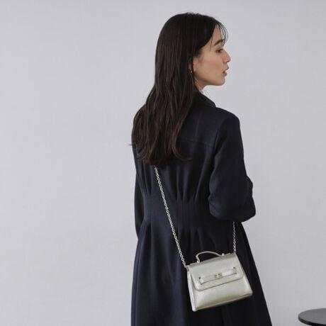 [^ԁFC7114079]TCY킢VCj[fނ2WAY~jV_[obOE悢P̃VCj[fނgpEV{̂fނŕ\vXALYڗɂ̂|CgE߂̃X}[gtH~jzTCYEg₷J[WJŁAX^CÕ|CgɂȂACeEwʃ|Pbgtŏ̐ɕ֗|PbgF1yfUCzVvȃX^CÕ|CgɂȂXNGAfUC~jV_[B{̂͒悢̃VCj[fނgpAiȈہBwʃ|Pbgtŏ̎dɂ֗Ȃ̂|CgłBVo[ubNVo[Ȃǂ̎g₷J[ƁAsNS[h⃉x_[sN̖ڂ|CgJ[̐FWJŁAꂢ߃X^COɂJWAX^COɂ킹₷ACeBp[eB[V[ɂ߂ȃfUCobOłBVo[i006jƃubNVo[i009j̓Vo[ñ^p[cAsNS[hi005jƃx_[sNi071j̓S[hñ^p[cgpĂ܂B΂ߊ|\ydlzE|PbgFO~1Ɩ̊֌WɂAۂFČꍇ܂B܂Ap\REX}[gtHȂǂ̊ɂA኱iƉ摜̃J[قȂꍇ܂Bd:290g