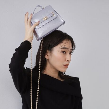 [^ԁFC7114079]TCY킢VCj[fނ2WAY~jV_[obOE悢P̃VCj[fނgpEV{̂fނŕ\vXALYڗɂ̂|CgE߂̃X}[gtH~jzTCYEg₷J[WJŁAX^CÕ|CgɂȂACeEwʃ|Pbgtŏ̐ɕ֗|PbgF1yfUCzVvȃX^CÕ|CgɂȂXNGAfUC~jV_[B{̂͒悢̃VCj[fނgpAiȈہBwʃ|Pbgtŏ̎dɂ֗Ȃ̂|CgłBVo[ubNVo[Ȃǂ̎g₷J[ƁAsNS[h⃉x_[sN̖ڂ|CgJ[̐FWJŁAꂢ߃X^COɂJWAX^COɂ킹₷ACeBp[eB[V[ɂ߂ȃfUCobOłBVo[i006jƃubNVo[i009j̓Vo[ñ^p[cAsNS[hi005jƃx_[sNi071j̓S[hñ^p[cgpĂ܂B΂ߊ|\ydlzE|PbgFO~1Ɩ̊֌WɂAۂFČꍇ܂B܂Ap\REX}[gtHȂǂ̊ɂA኱iƉ摜̃J[قȂꍇ܂Bd:290g