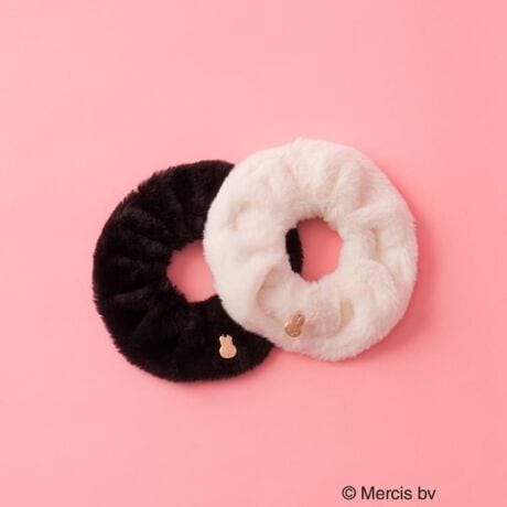 [^ԁFC7194047]miffy x OPAQUE.CLIP̃R{[VACe~btB[a70NR{̃XyVCibvIgȂӂfނVCj[ȏȂǁA~Mtgɂ҂ȃACeoBOPAQUE.CLIPȂł͂̃mg[ACelCi̐VFIǂȂyfUCz_炩ȃtFCNt@[fނƃ~btB[̂̌`̃^`[|Cg̃VVBVvȂӂӂVVɃ~btB[̃IWi^`[|CgłB܂Ƃ߂ĂrɒĂ킢炵ACełI70NLOfUC̉Dƃl[Ă܂By~btB[z1955Nɐ܂ꂽ~btB[͏Ȃ̏̎qBI_̊G{ƃfBbNEu[i񂪕`G{̎lłBƖ̊֌WɂAۂFČꍇ܂B܂Ap\REX}[gtHȂǂ̊ɂA኱iƉ摜̃J[قȂꍇ܂B