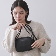 シュリンク合皮スクエアミニショルダーバッグ【軽量／長さ調整可能】