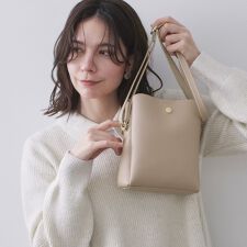 シュリンク合皮3層ミニショルダーバッグ【軽量／長さ調整可能】